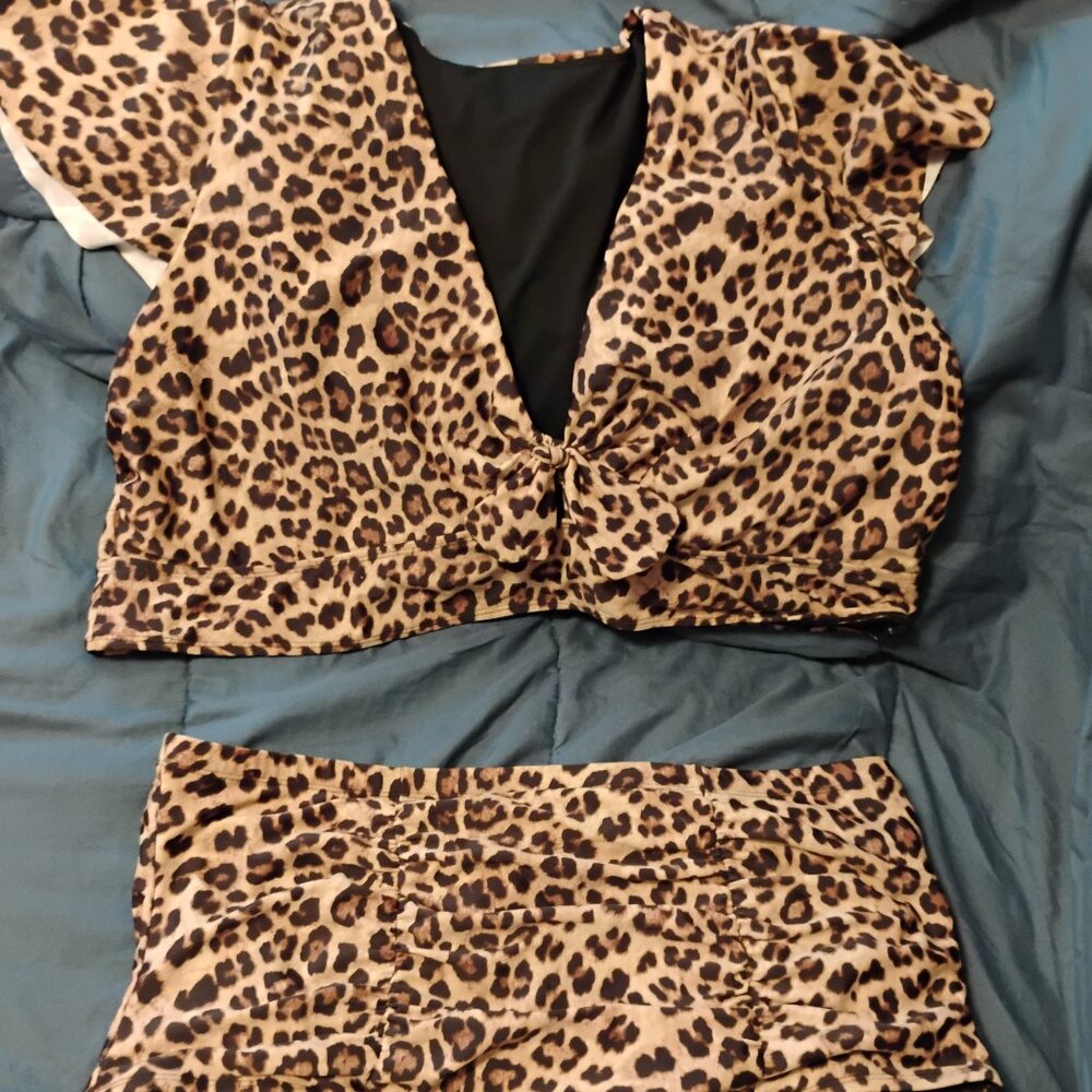 Torrid swimsuit leopard top 4 bottom 3 bikini 20 22 24